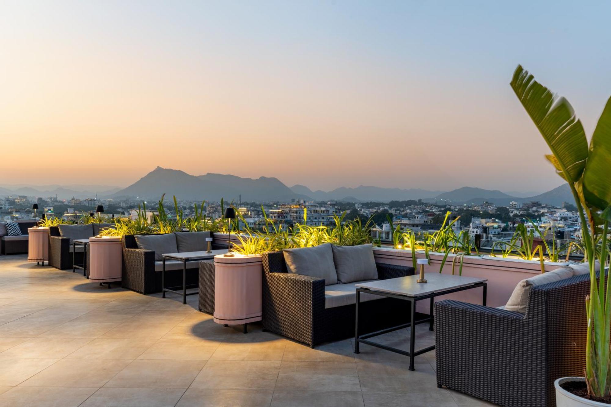 The Red Pier By Downtown Udaipur Hotel Exterior foto